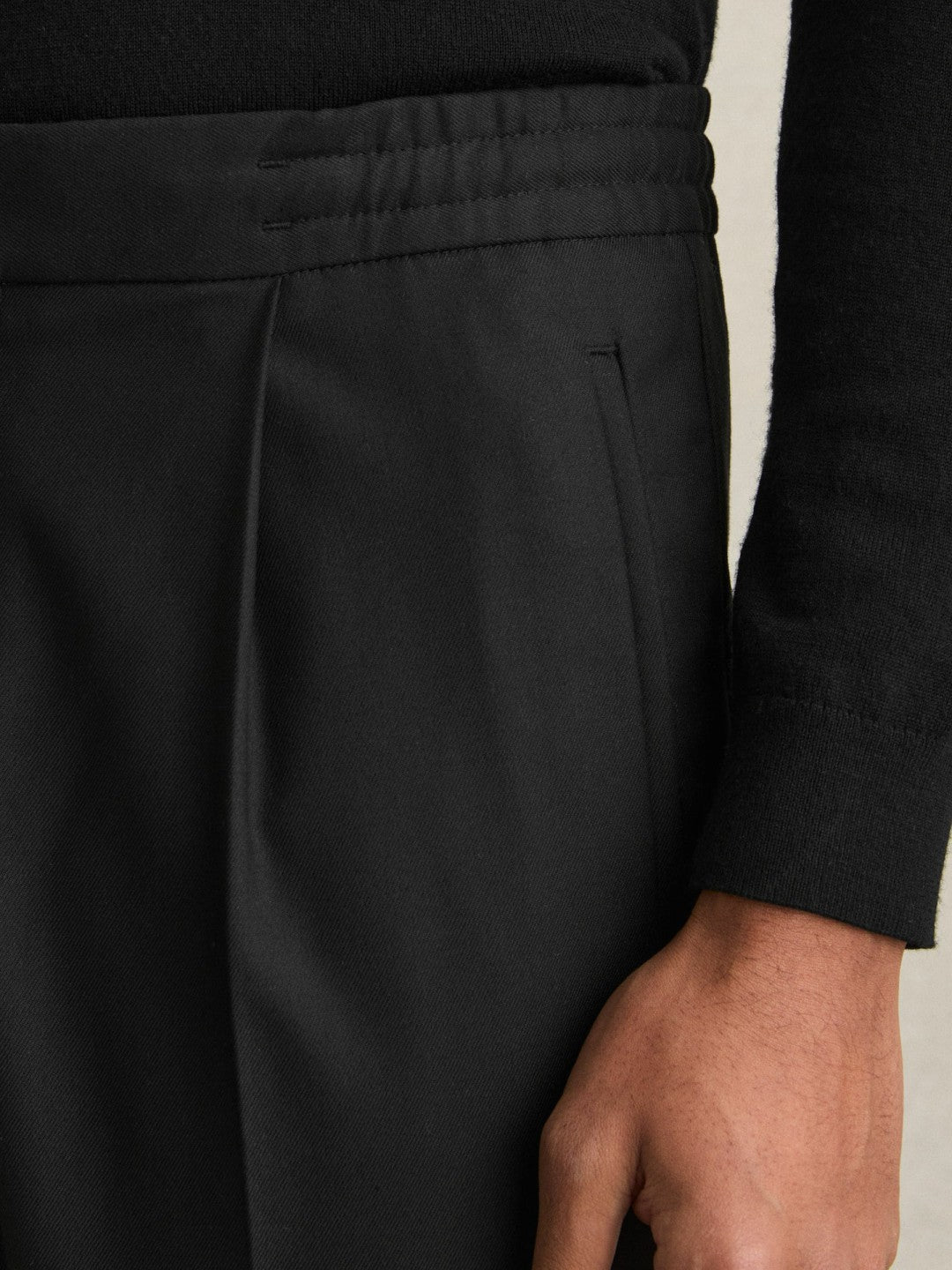 Reiss Relaxed-Fit Pleated Tapered Trousers in Black