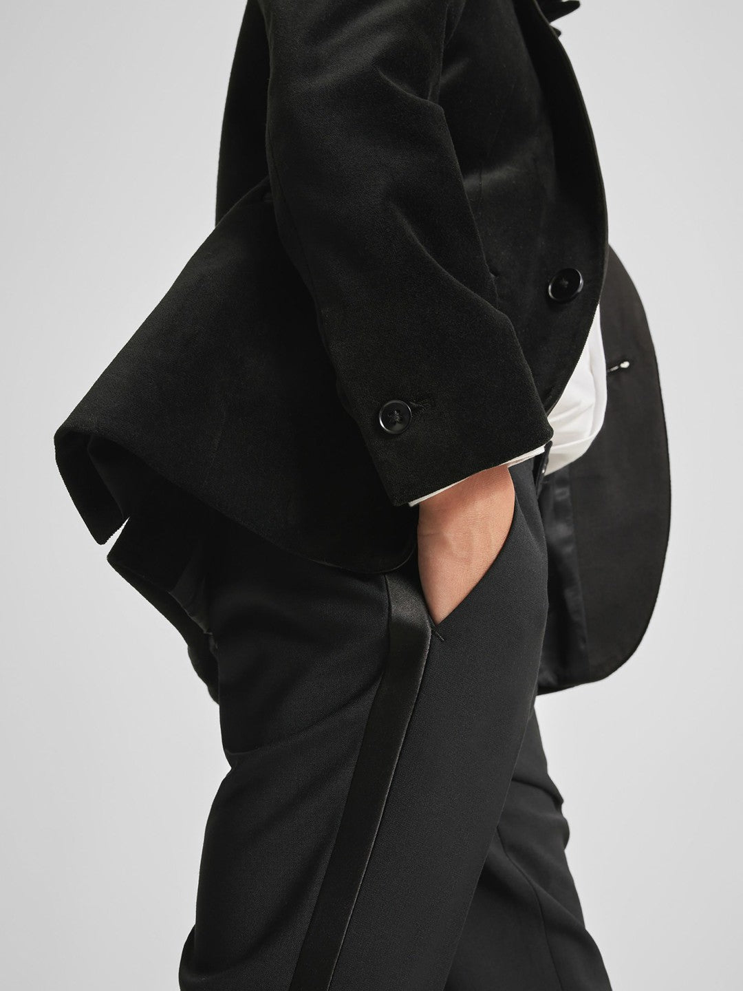 Reiss Savings - 4-9 yrs Single Breasted Velvet Blazer in Black