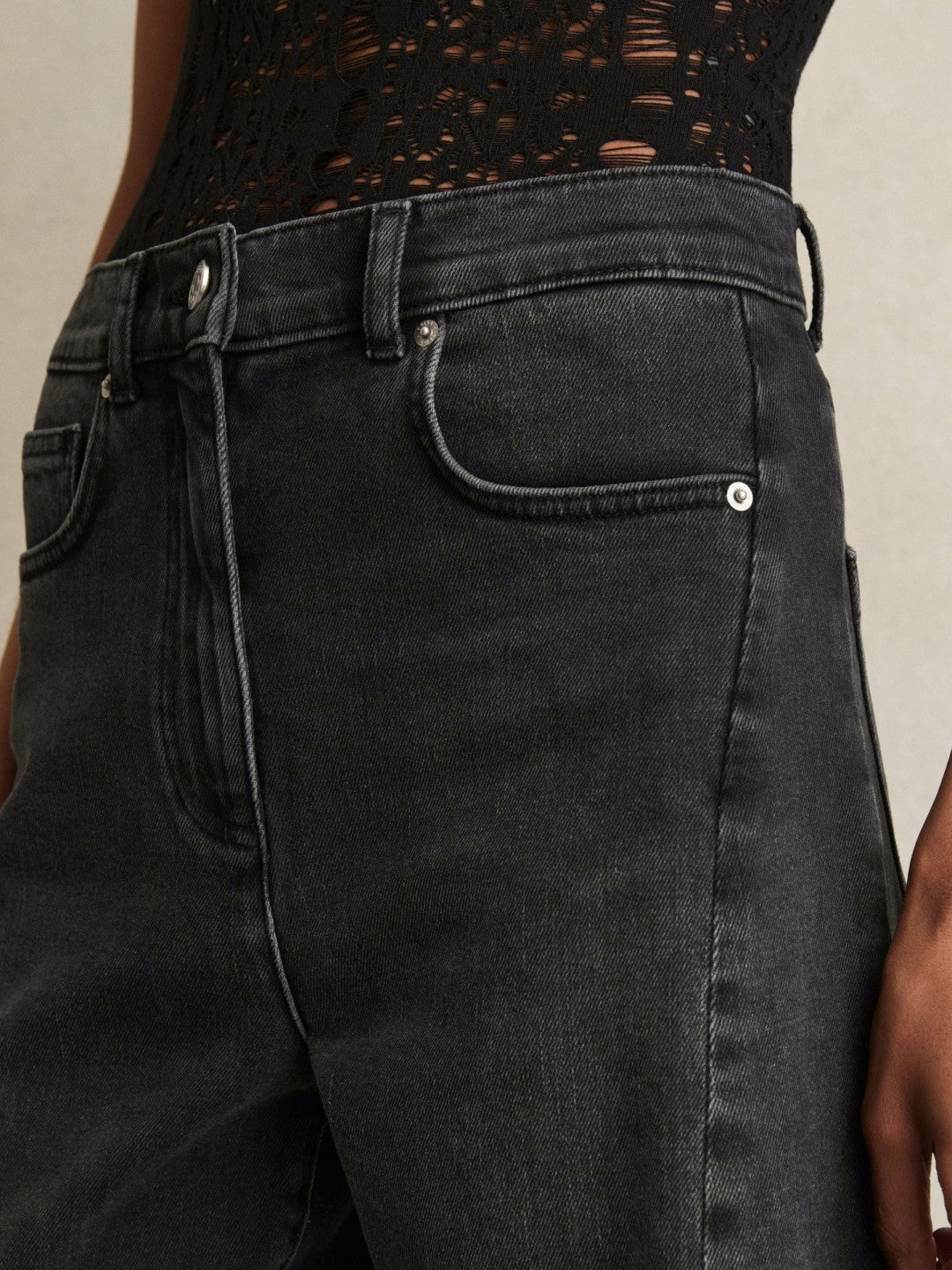 Reiss Affordable - Petite Barrel-Leg Seam Jeans in Washed Grey