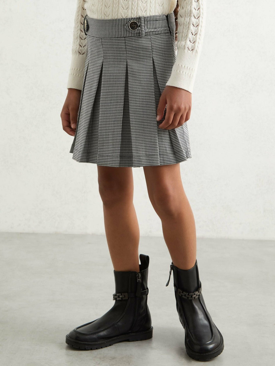 Reiss Featured - Houndstooth-Check Pleated Skirt in Black/White
