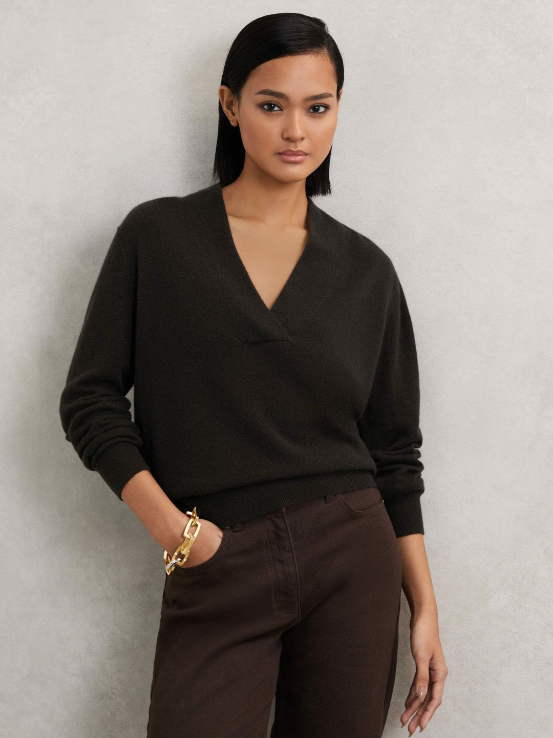 Reiss Cashmere V-Neck Jumper in Chocolate Brown