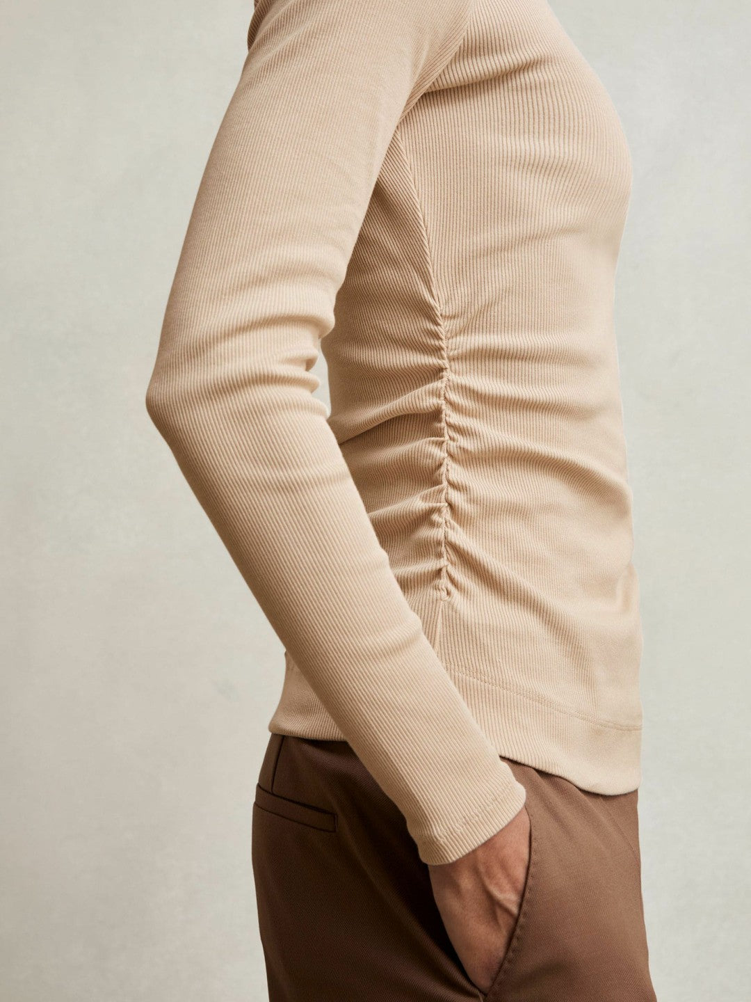 Reiss Cotton Long-Sleeve Ruched T-Shirt with Stretch in Camel