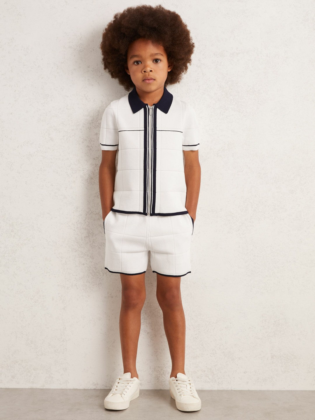 Reiss Featured - 9-12 yrs Tipped Knit Stitch-Detail Shorts in White/Navy