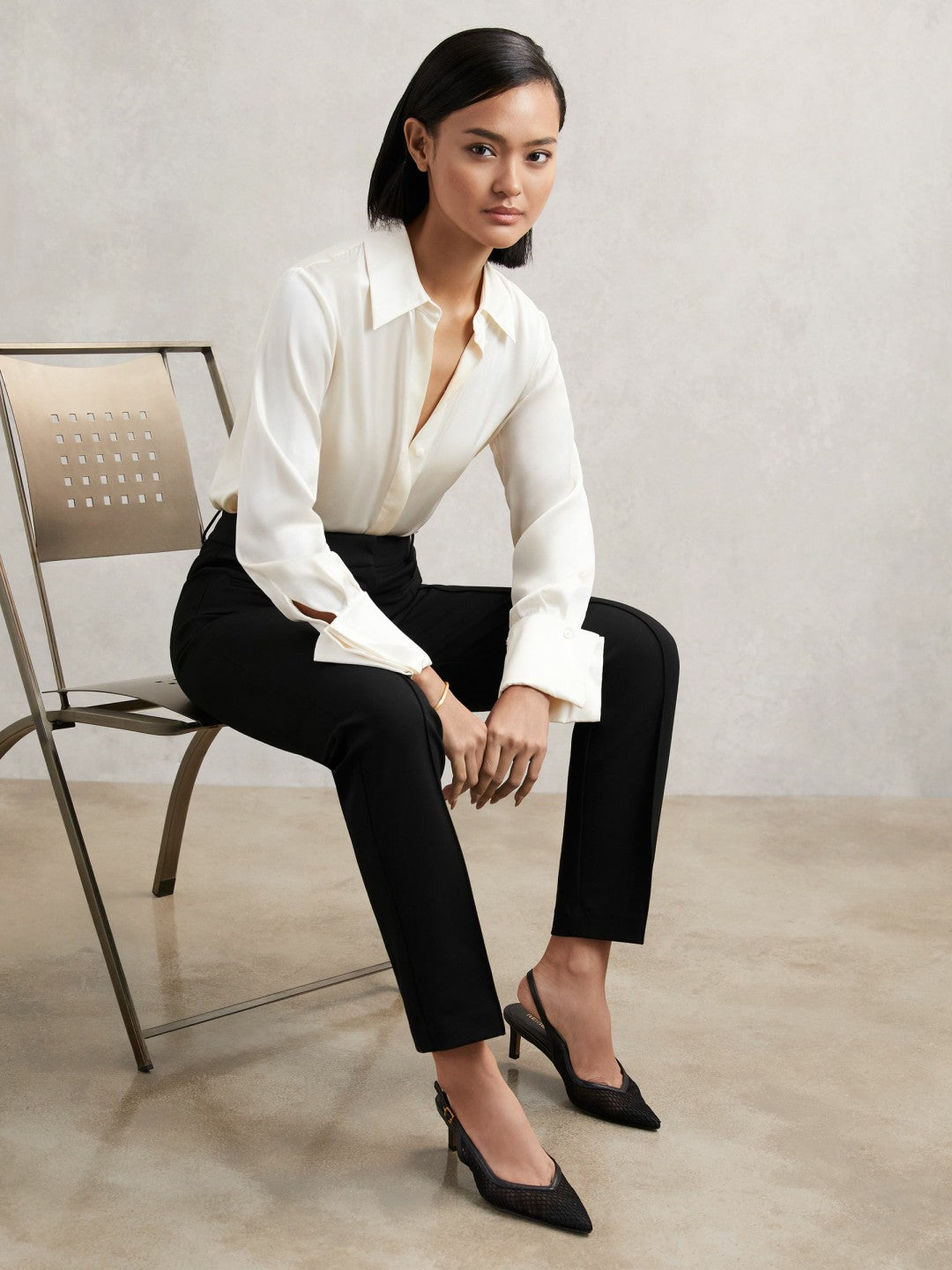 Reiss Petite Pintuck Tapered Trousers in Black