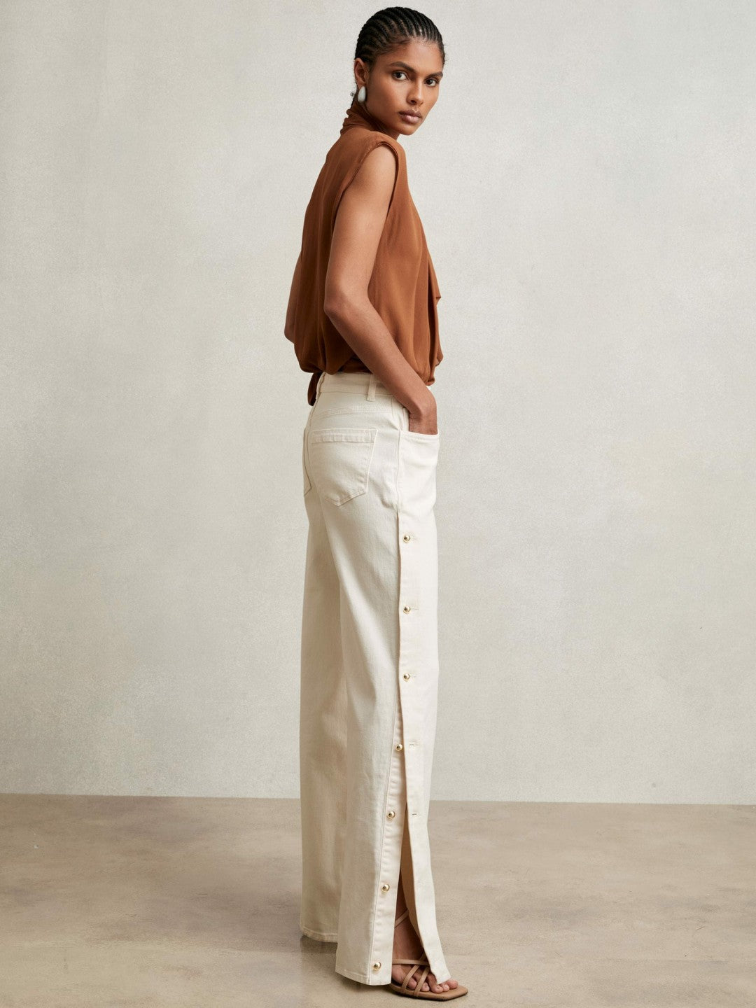 Reiss Popular Choice - Petite Side Button Wide Leg Jeans in Cream