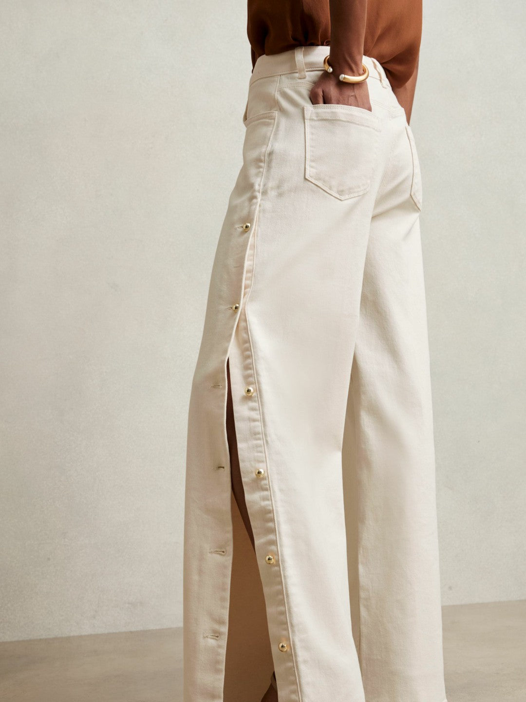 Reiss Popular Choice - Petite Side Button Wide Leg Jeans in Cream