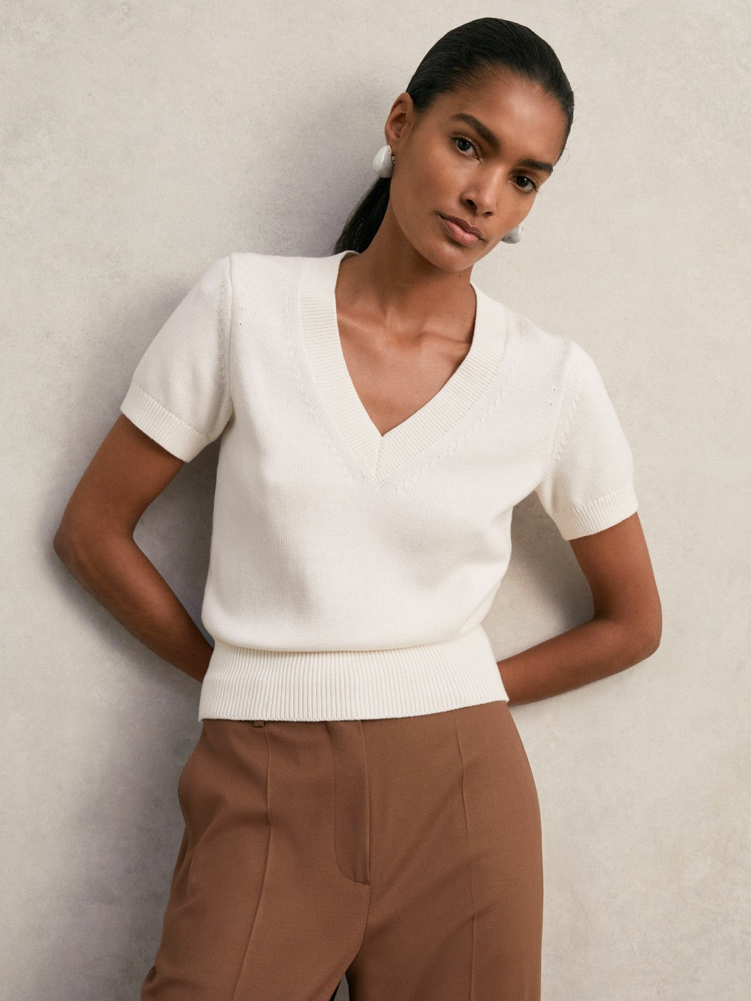Reiss Cotton-Wool Knit V-Neck Top in Ivory