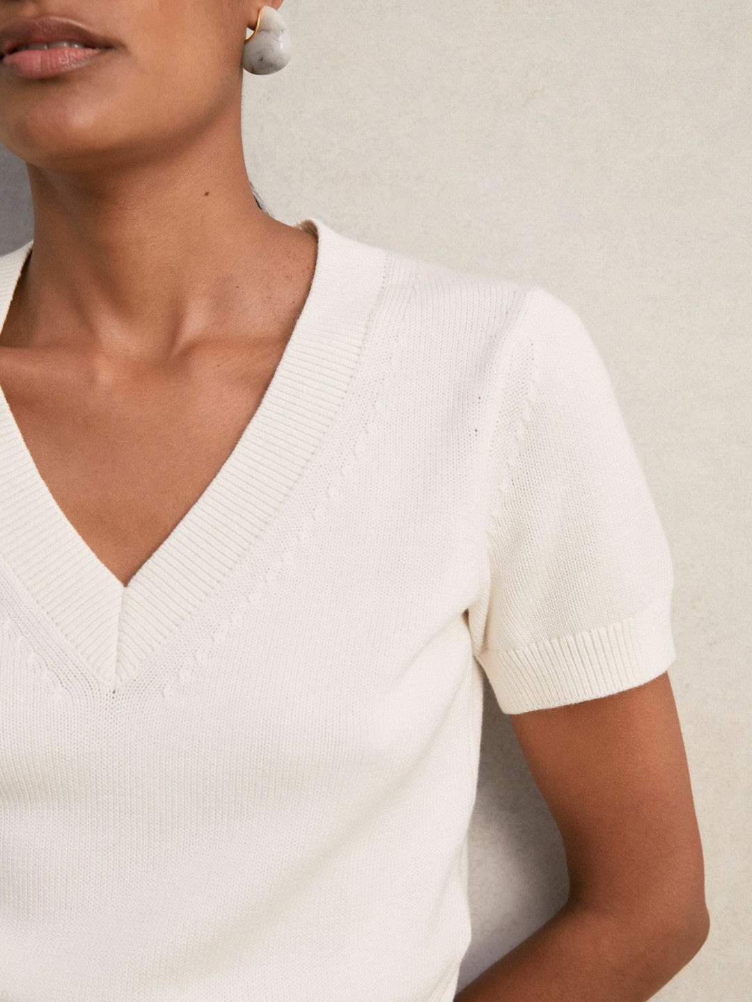 Reiss Cotton-Wool Knit V-Neck Top in Ivory